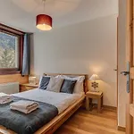 Le Paradis 2, Alpes Agency, Chamonix, Sleeps 4-5 Apartment *