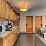 Le Paradis 2, Alpes Agency, Chamonix, Sleeps 4-5 Apartment
