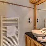 Le Paradis 2, Alpes Agency, Chamonix, Sleeps 4-5 Apartment *
