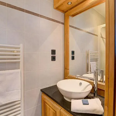 Le Paradis 2, Alpes Agency, Chamonix, Sleeps 4-5 * Chamonix
