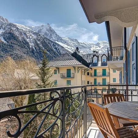 Le Paradis 2, Alpes Agency, Chamonix, Sleeps 4-5 Chamonix