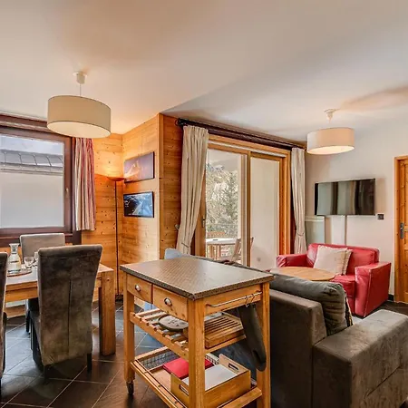 Le Paradis 2, Alpes Agency, Chamonix, Sleeps 4-5 Chamonix